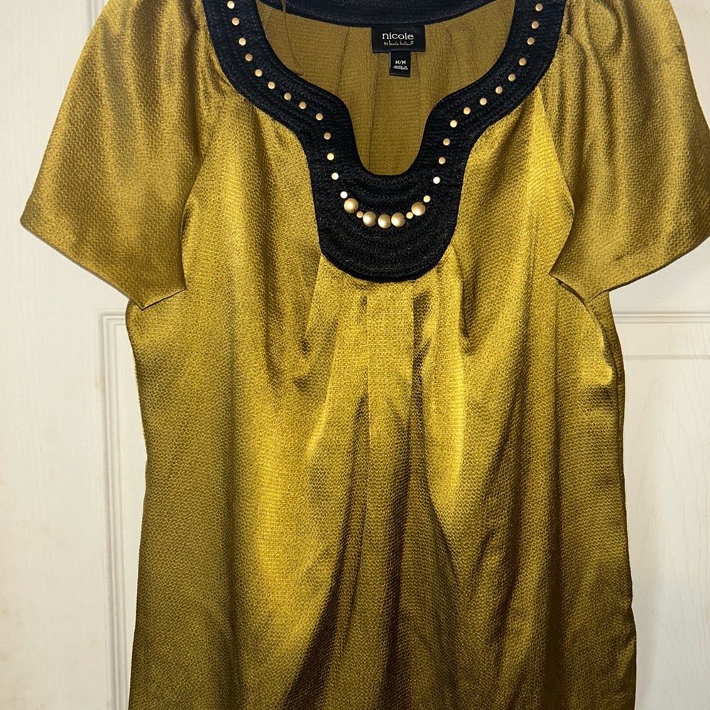 Stylish Gold short sleeve top